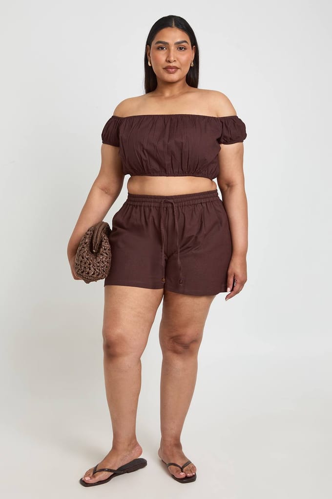 boohoo Dames Plus Linnen Short Met Kralensierrand En Elastische Taille | Chocoladebruin | Maat: 52