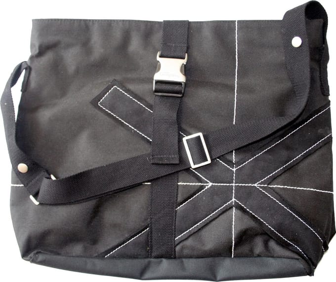 Little Company Messenger Luiertas - zwart met kruis