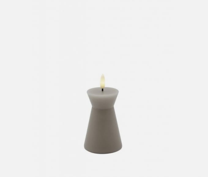 Sirius Sille Geometric Nordic LED Kaars – Stompkaars Geometrisch Ø6.5 x 10cm – Warm Gray/Beige/Grijs
