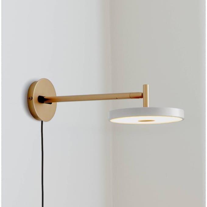 UMAGE LED wandlamp Asteria Short, lichtgrijs/messing, stekker