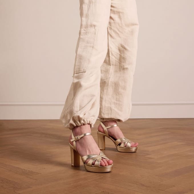 Manfield - Dames - Gouden leren sandalen met hak - Maat 36