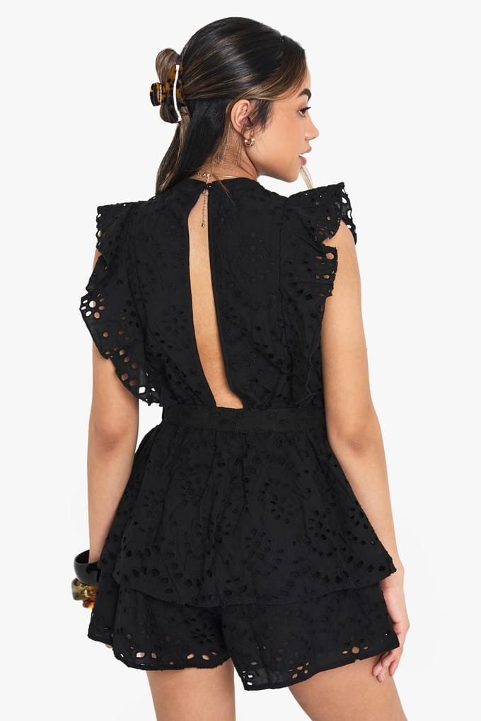 boohoo Dames Broderie Ruffle Playsuit | Zwart | Maat: 40
