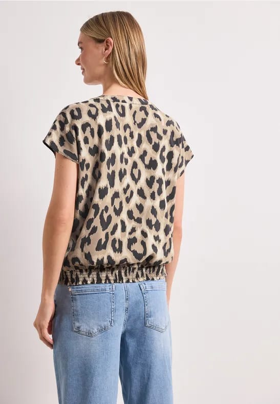 Blouseshirt met gespleten hals en smokdetail