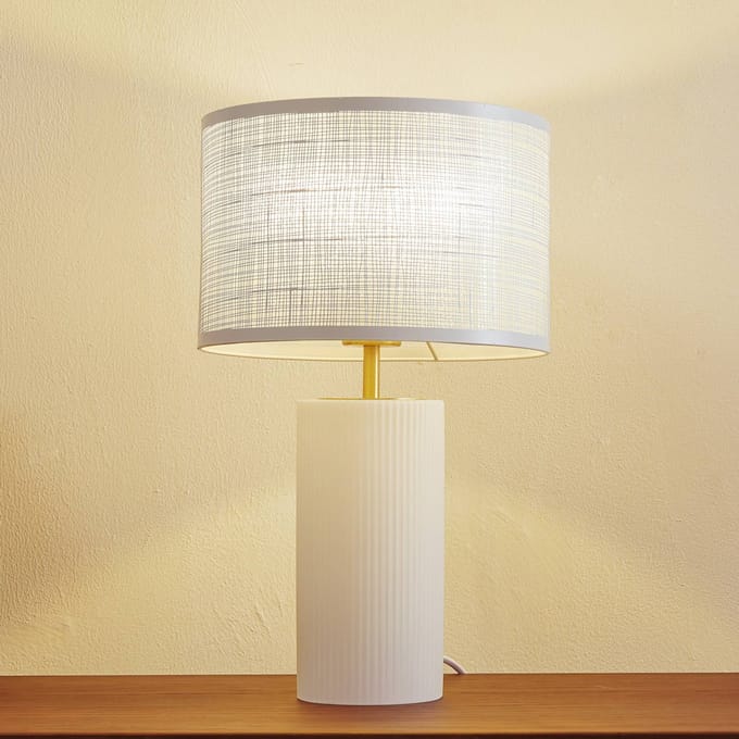 Lindby Sorscha tafellamp, wit, ijzer, Ø 26 cm