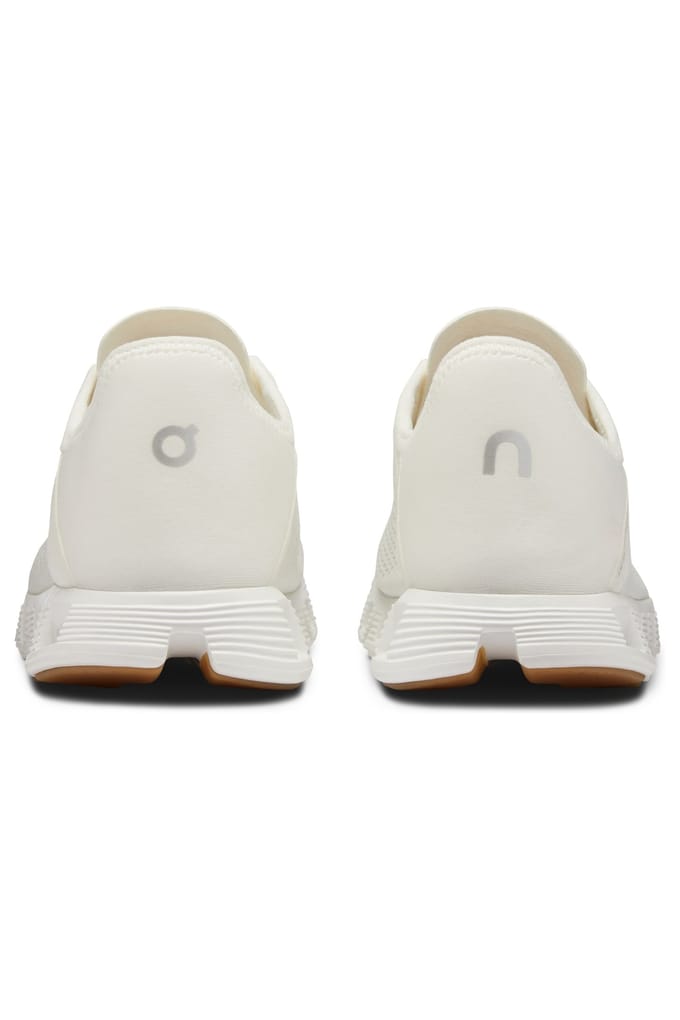 On Cloud 5 Coast W All White Maat: 40.5 | Sneakers Outlet | Dames | Wit