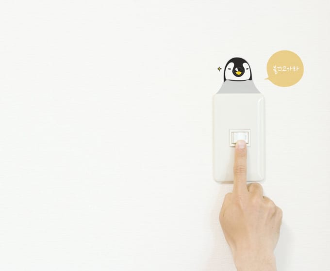 Decoratieve muurstickers met vossen, pinguïns en varkens.