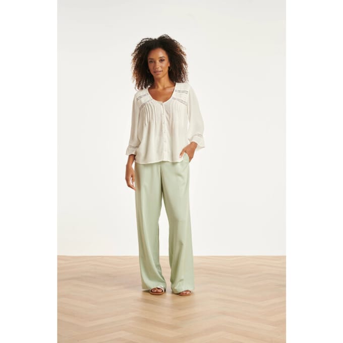 Smashed Lemon Gebroken wit blouse met kant en fijne details |