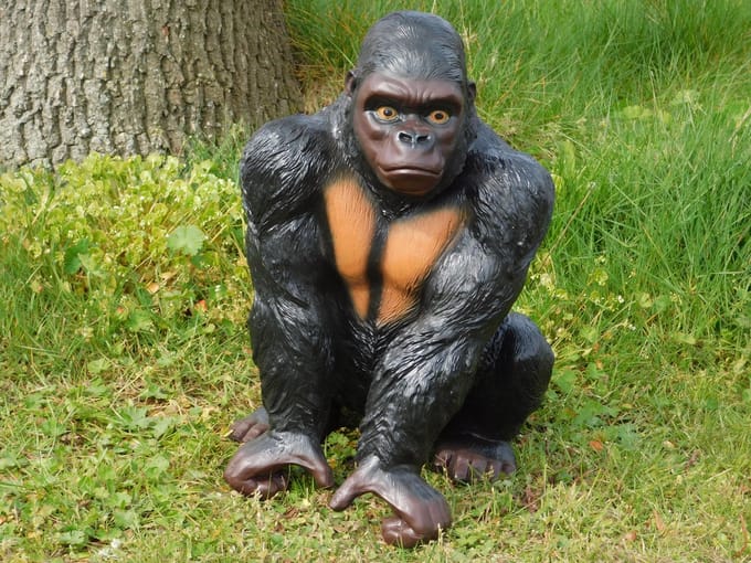 Prachtige gorilla, polystone mooi om te zien.
