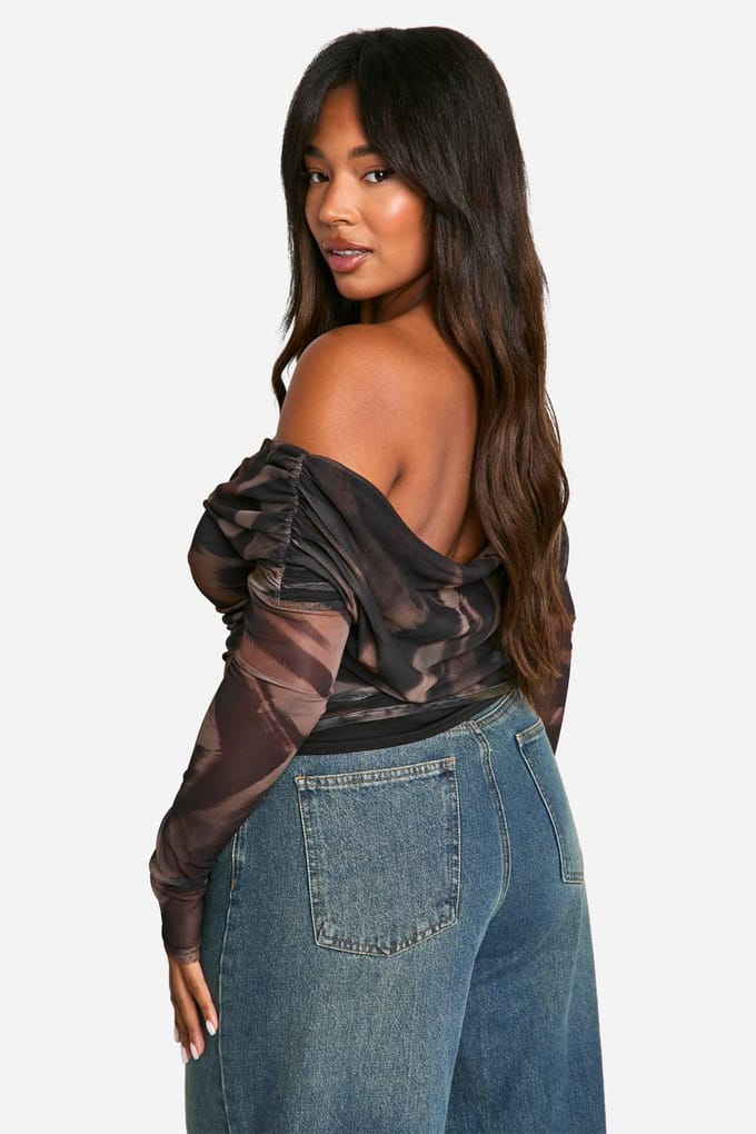 boohoo Dames Plus-size Dierenprint Gerufelde Bardot Top met Lange Mouwen | Black | Maat: 26
