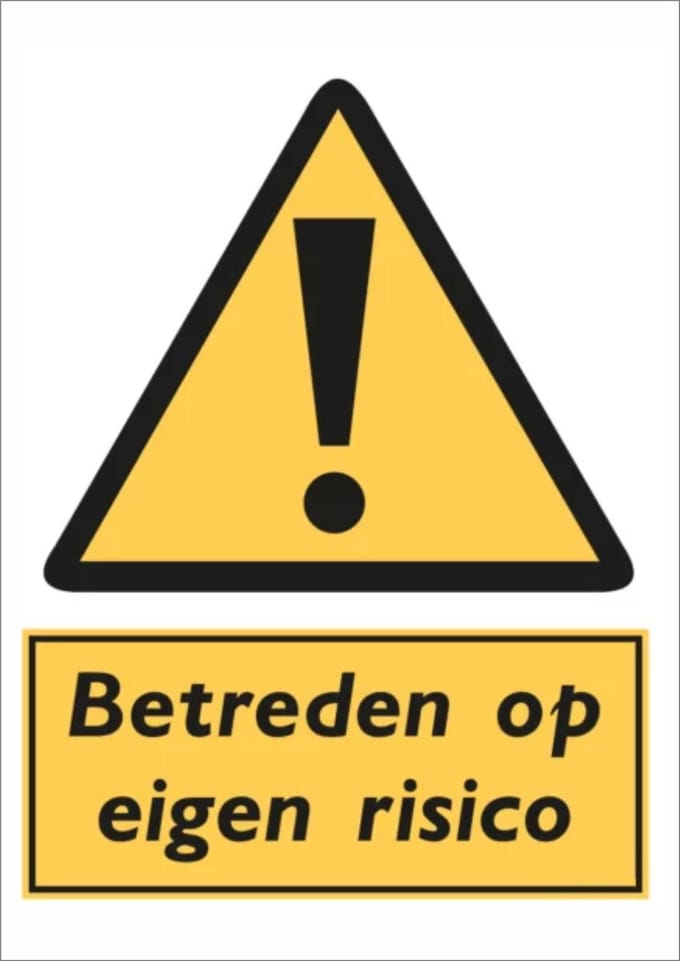 Betreden op eigen risico (staand) sticker - A4