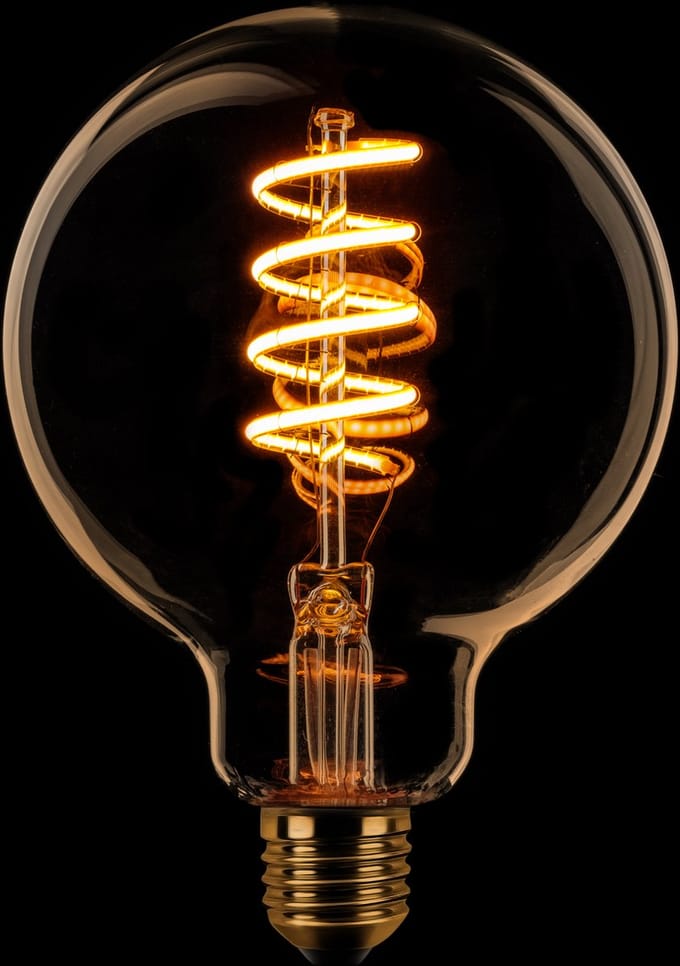 ETH Globe 95mm Filament spiraal LED 7.5w E27 240v 2200k dimbaar goud