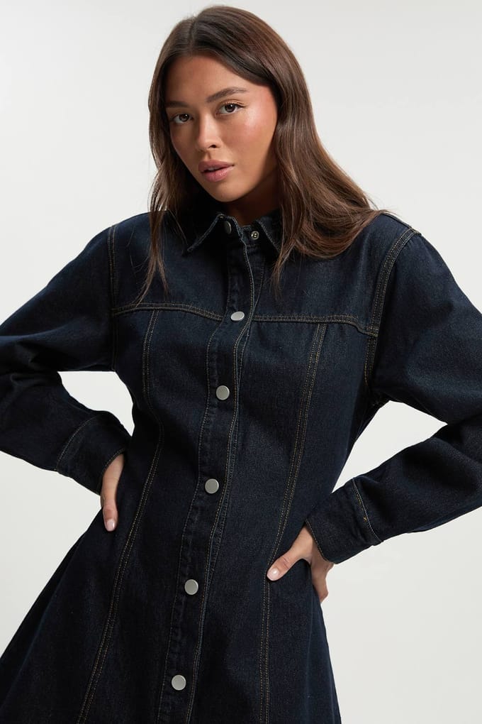 boohoo Dames Denimjurk met lange mouwen en getailleerde taille | Indigo | Maat: 40