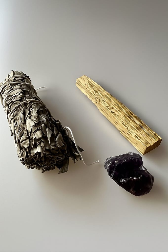 Afecto Set van witte salie + amethist + Palo Santo - tijdelijk inclusief houder