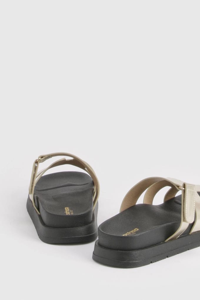 boohoo Dames Brede Pasvorm Uitgesneden Platform Slippers | Goud | Maat: 39