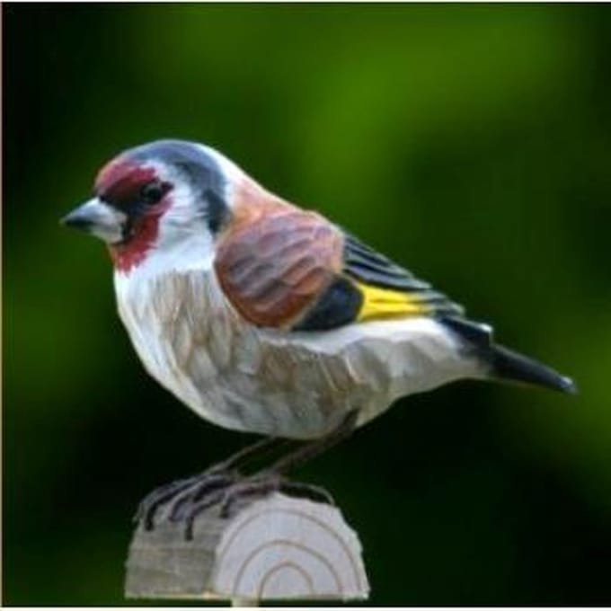Putter / distelvink in lindenhout - handgemaakt