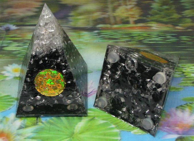 Hoge shungiet orgon piramide 140 x 80 mm