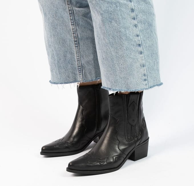 Manfield - Dames - Zwarte leren cowboy laarzen - Maat 36