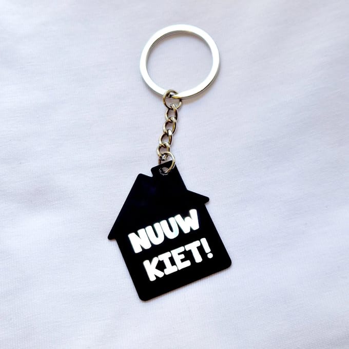 Nuuw Kiet! sleutelhanger - Sleutelhanger Huis - Persoonlijk Cadeau - Sleutelhanger