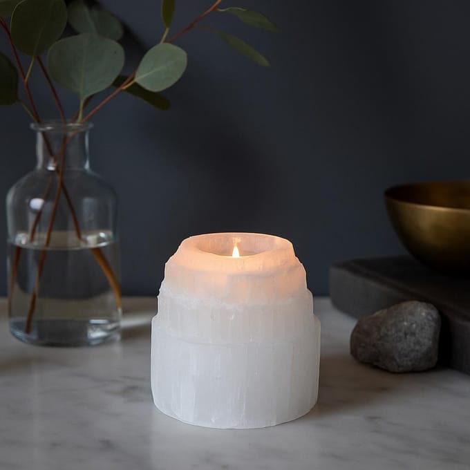 Ancient Wisdom - Kandelaar - Selenieten kandelaar 8 cm - Decoratie - Verlichting - Interieur - Sfeermaker - Cadeau - Accessoire - Ornament - Stuk