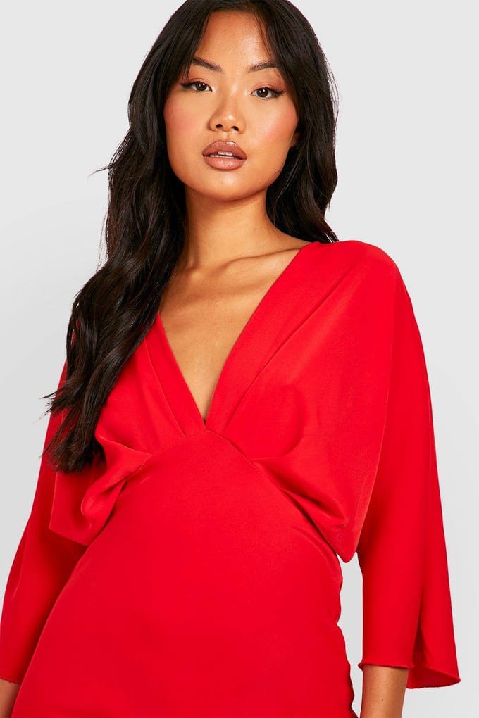 boohoo Dames Petite Schuine Snit Maxi Jurk met Engelenmouwen | Rood | Maat: 42