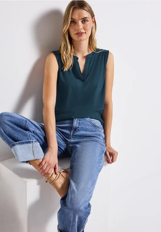 Tricot top met gespleten hals