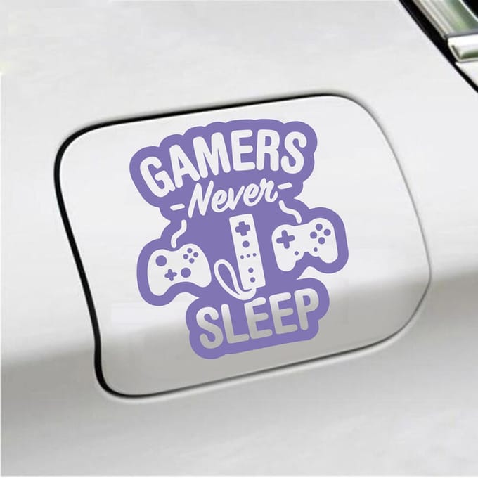 Bumpersticker - Gamers Never Sleep - 12,4 X 11,4 - Paars