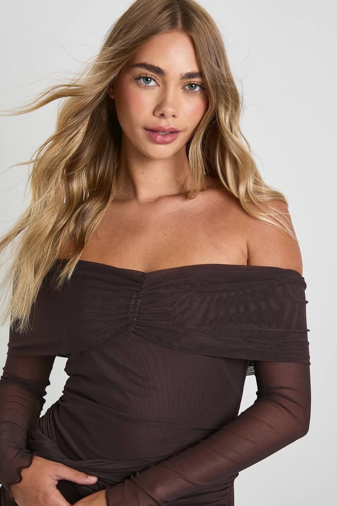 boohoo Dames Mesh Twist Front Bardot Mini Jurk | Chocolate | Maat: 16