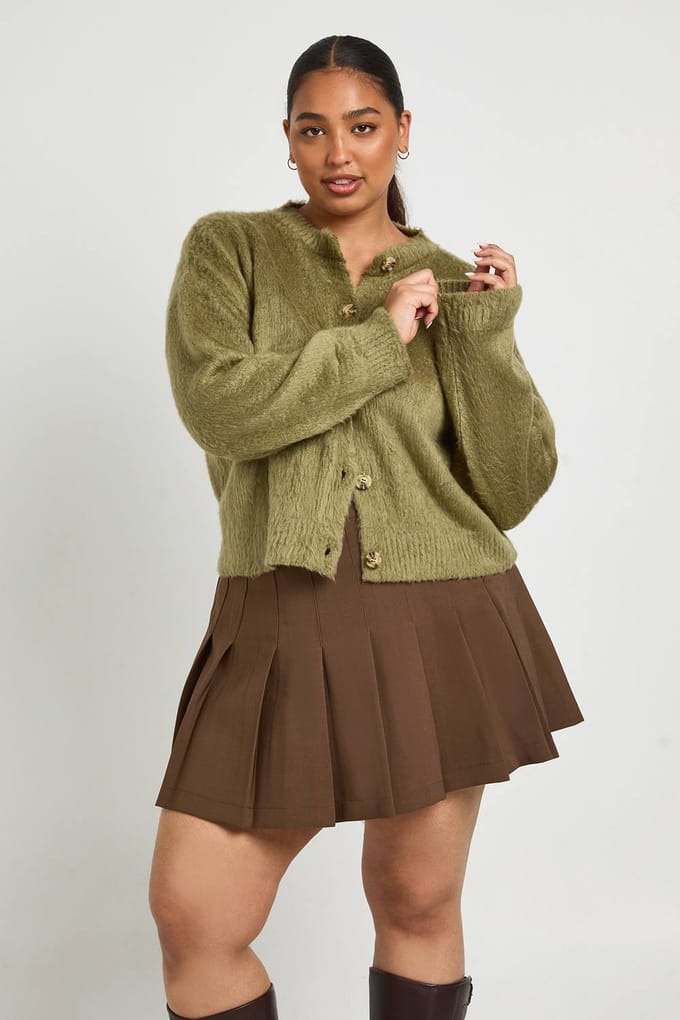 boohoo Dames Plus Fluffy Cardigan met ronde hals | Khaki | Maat: 28