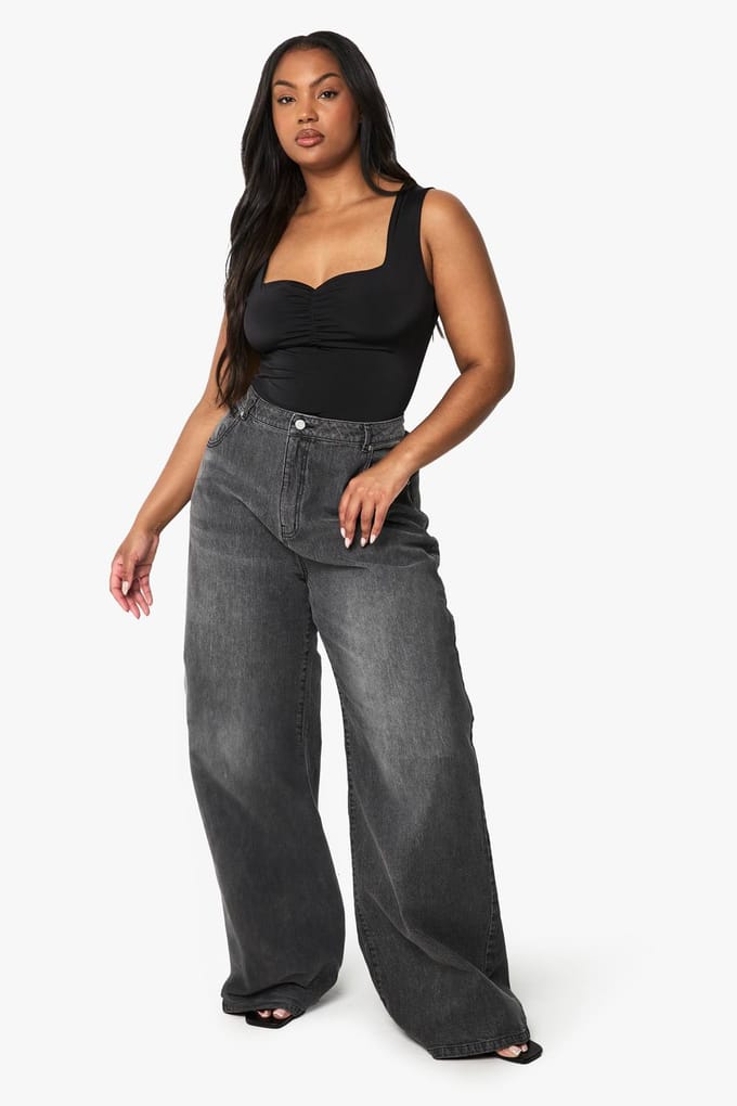 boohoo Dames PLUS DUBBELE LAAG GERUFELDE VOORZijDE BODYSUIT | Zwart | Maat: 46