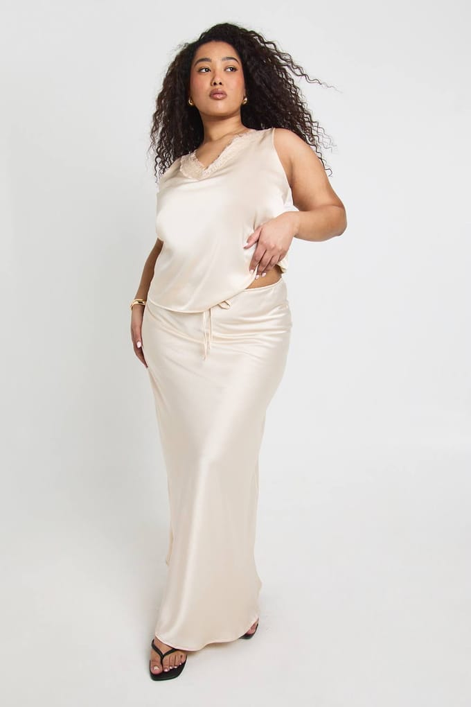 boohoo Dames Plus Satijn Trekkoord Maxi Rok | Ivory | Maat: 16
