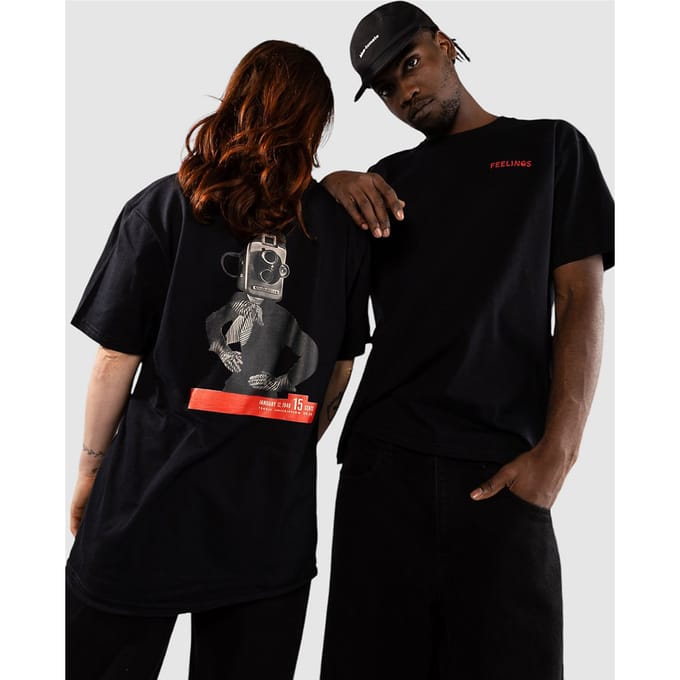 And Feelings Camera T-Shirt zwart