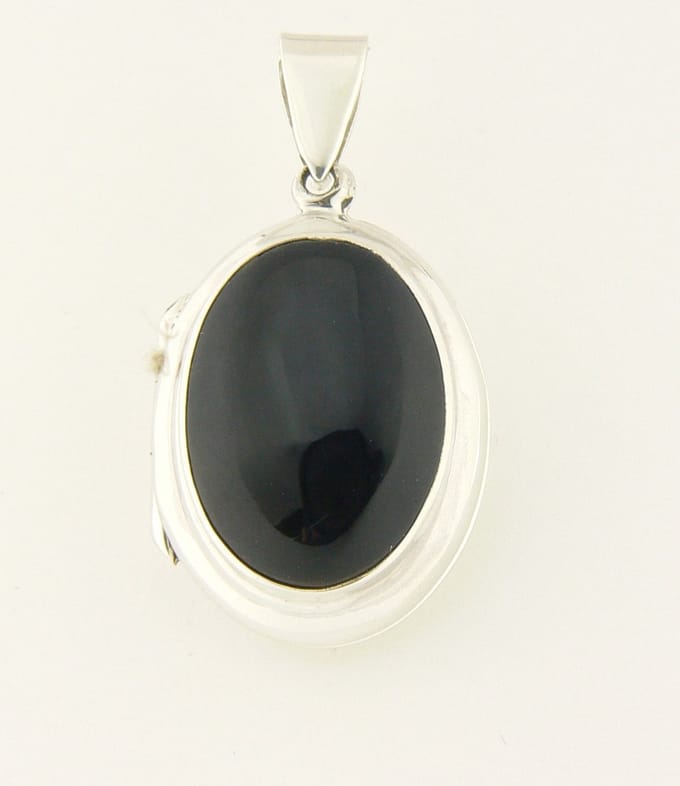 Ovaal zilveren medaillon met onyx
