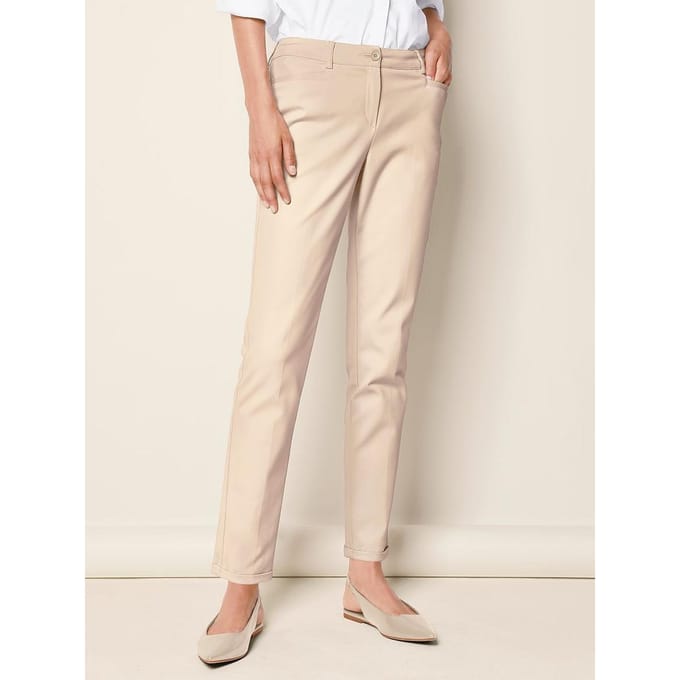 Enkellange broek in smal model Van Fadenmeister Berlin beige