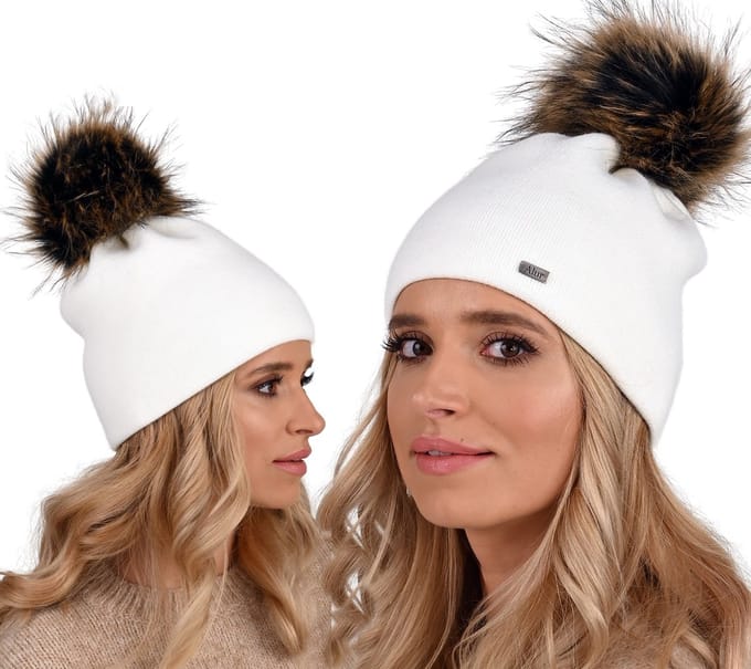 Alur - Wintermuts met Grote Pompon - Twee Lagen - Klassieke Stijl