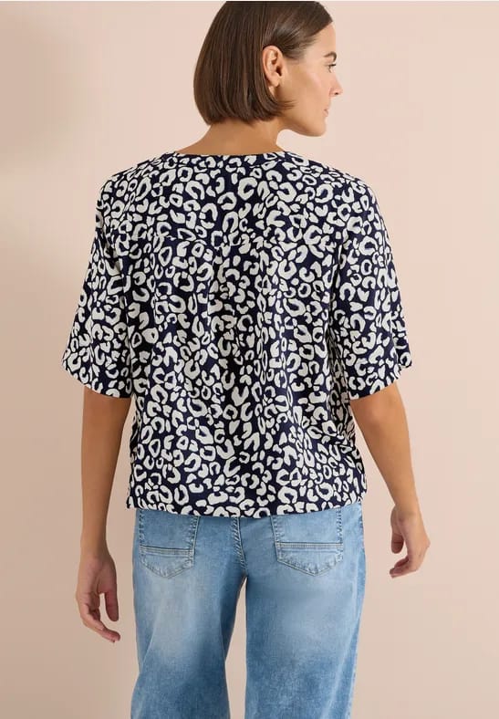 Split hals blouse met leo patroon