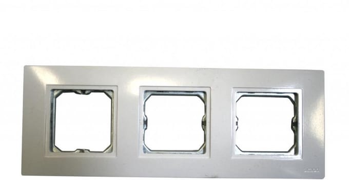 Frame 3 elementen - Afdekplaat - Wandcontactdoos - Compact design - 95 x 17 cm - Wit
