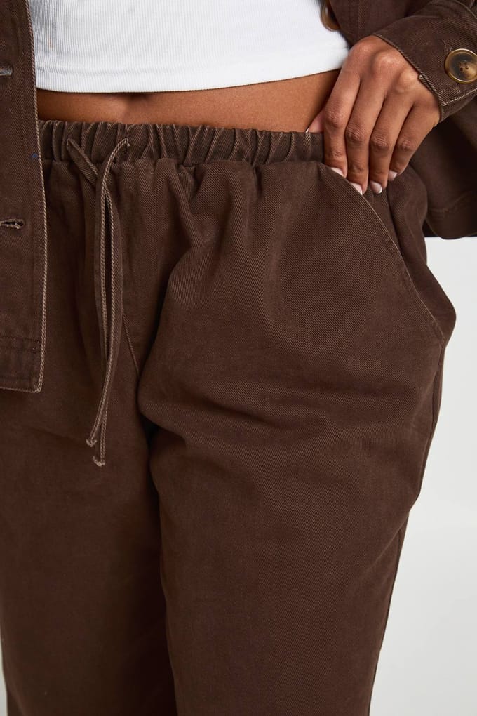 boohoo Dames Plus gewassen broek met elastiek en wijde pijpen | Chocolate | Maat: 16