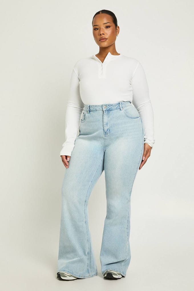 boohoo Dames De Plus High Waist Flare Jeans | Gebleekt | Maat: 28/32L
