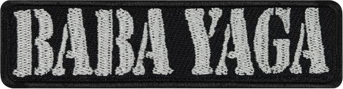 Patch Baba Yaga - Opstrijkbare patch - Textiel decoreren - Geborduurd design - 7.5 cm breed - Zwart