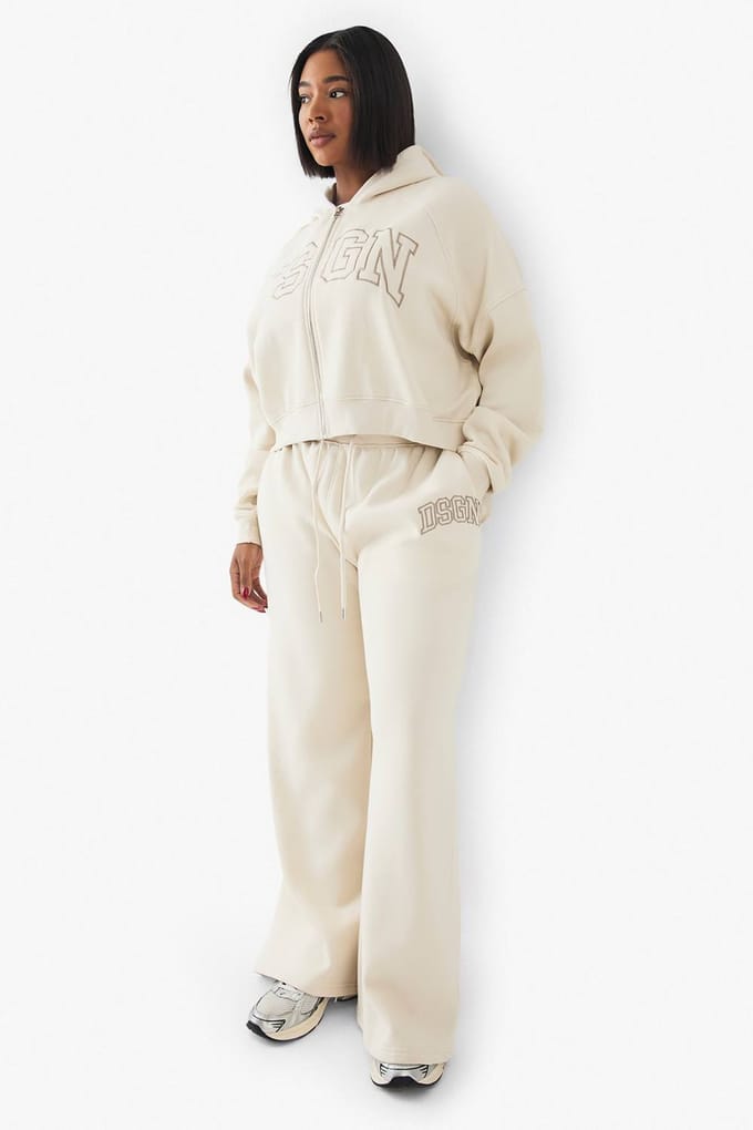 boohoo Dames Plus DSGN Studio Applique Jogger | Ecru | Maat: 28