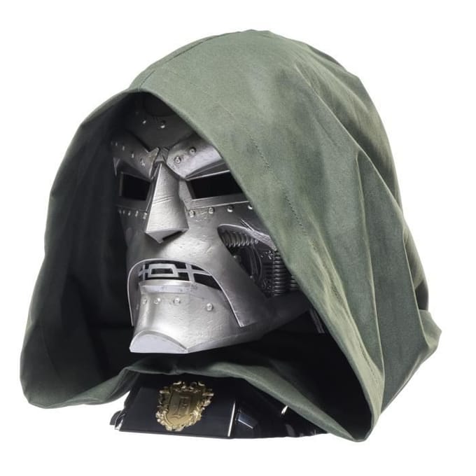 Hasbro Marvel Legends premium roleplay helm Doctor Doom 1:1 replica.