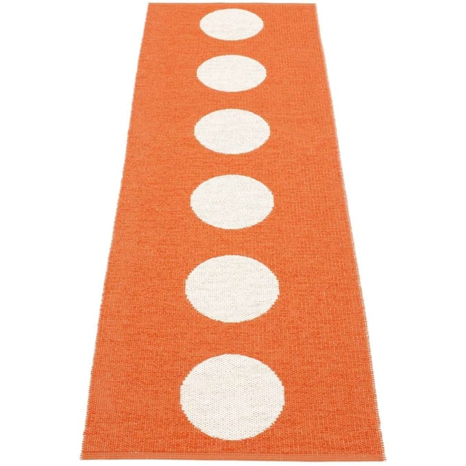 Pappelina - Vera vloerkleed - 70 x 225 cm - oranje