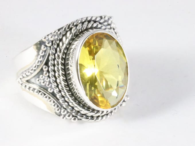 Bewerkte zilveren ring met citrien - maat 19