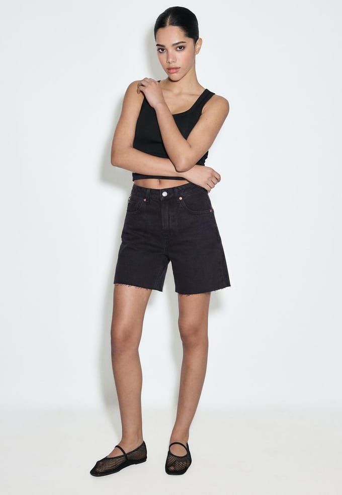 Stradivarius D93 Longline short  ZWARTE DENIM WASSING 36