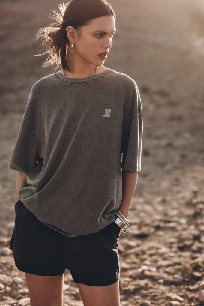 Mikuta The Boots Oversized T-shirt Black Größe: S | Hemden Outlet | Damen | Schwarz