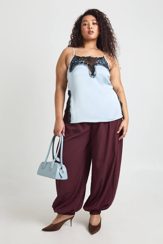 boohoo Dames Plus Satijnen Hemdtop Met Kanten Rand | Babyblauw | Maat: 48