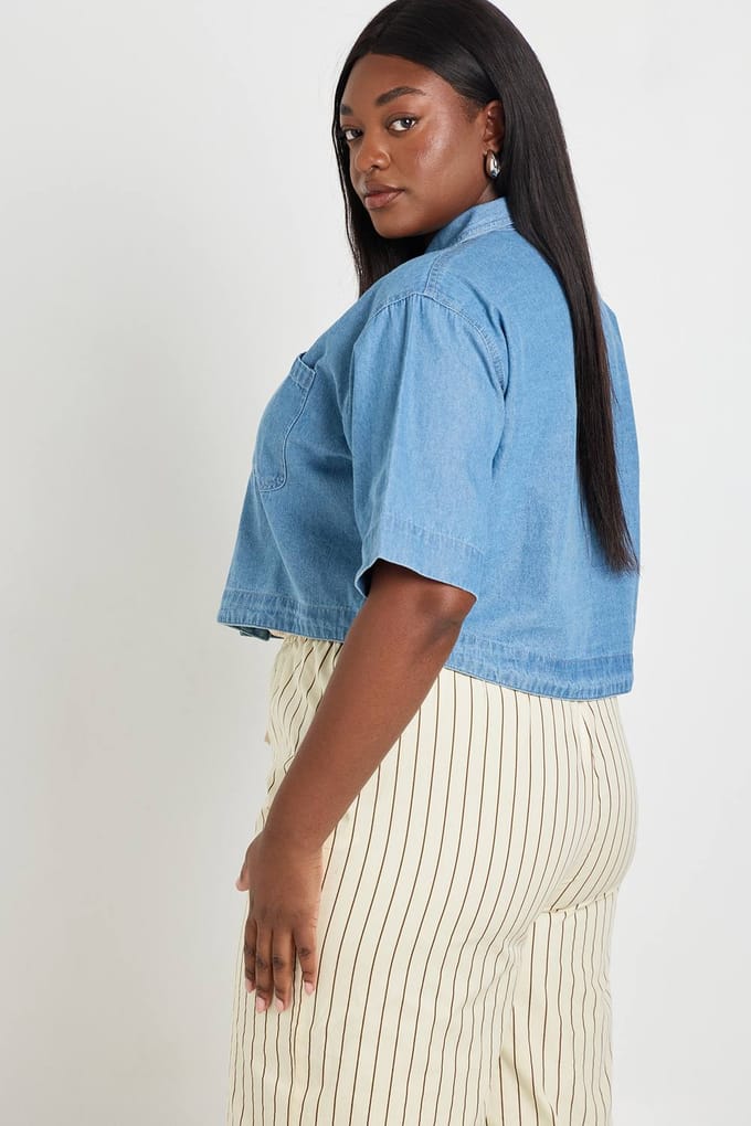 boohoo Dames Plus Chambray Crop Overhemd Met Zak En Verlengde Lengte | Medium Gebleekt | Maat: 44