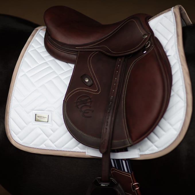 Equestrian Stockholm Zadeldek Equestrian Stockholm Modern White Sand Springen Wit-beige