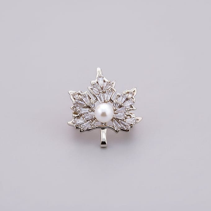 Bladbroche met Parel en Gouden Details – Elegante Broche | Twinolo