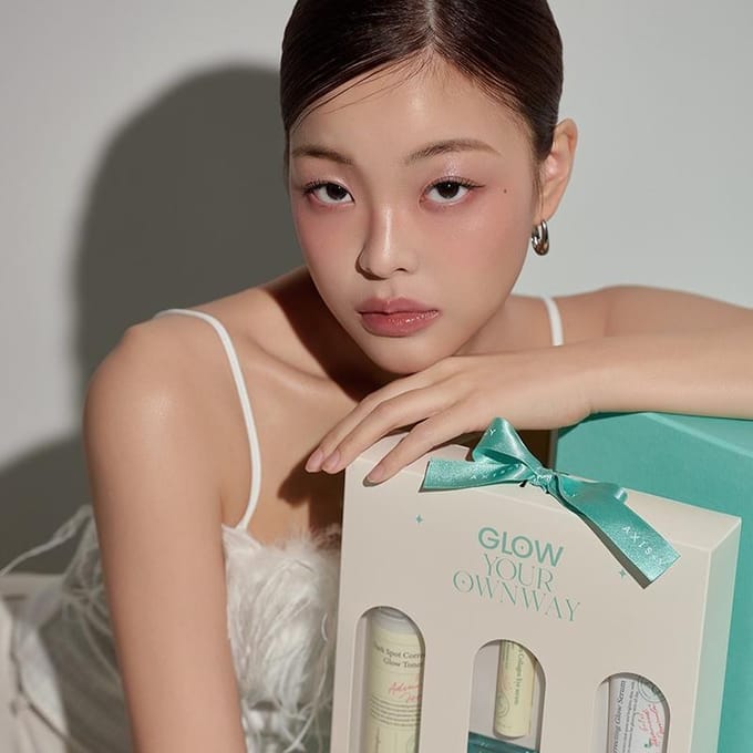 Glow Your Own Way Gift Set – Skincare Set, Dark Spot Correcting, For People With Hyperpigmentation, Teal, Niacinamide, Suitable For Daily Face Care Routine